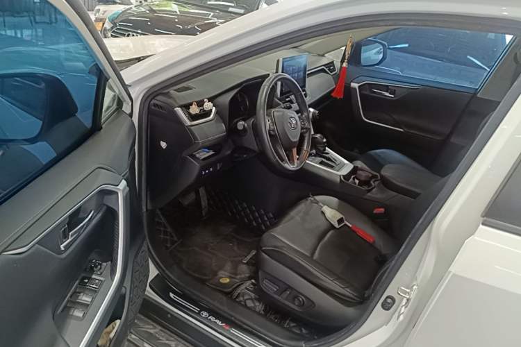 Used Toyota RAV4 2022 2.0L CVT Two-Wheel Drive Fashion Plus Edition Driver Seat