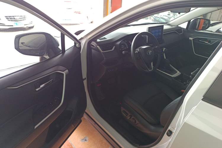 Used Toyota RAV4 2022 2.0L CVT Two-Wheel Drive Fashion Edition Driver Seat