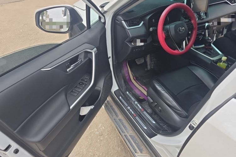 Used Toyota RAV4 2022 2.0L CVT Two-Wheel Drive Fashion Edition Driver Seat