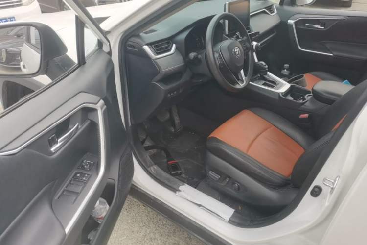 Used Toyota RAV4 2022 2.0L CVT Two-Wheel Drive Fashion Edition Driver Seat