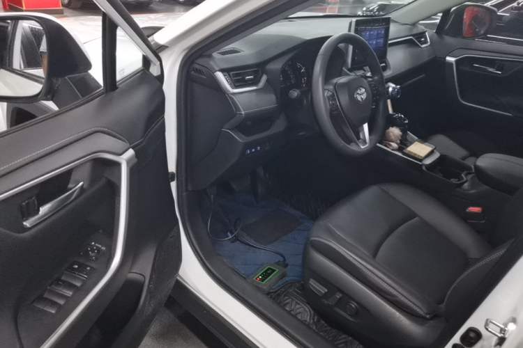 Used Toyota RAV4 2022 2.0L CVT Two-Wheel Drive Fashion Plus Edition Driver Seat