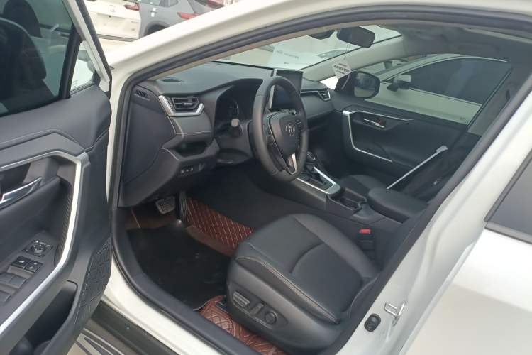 Used Toyota RAV4 2022 2.0L CVT Two-Wheel Drive Fashion Plus Edition Driver Seat
