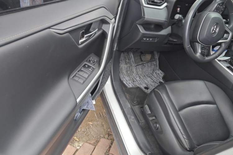 Used Toyota RAV4 2022 2.0L CVT Two-Wheel Drive Fashion Plus Edition Driver Seat