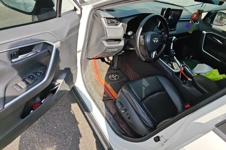 Used Toyota RAV4 2022 2.0L CVT Two-Wheel Drive Fashion Plus Edition Driver Seat