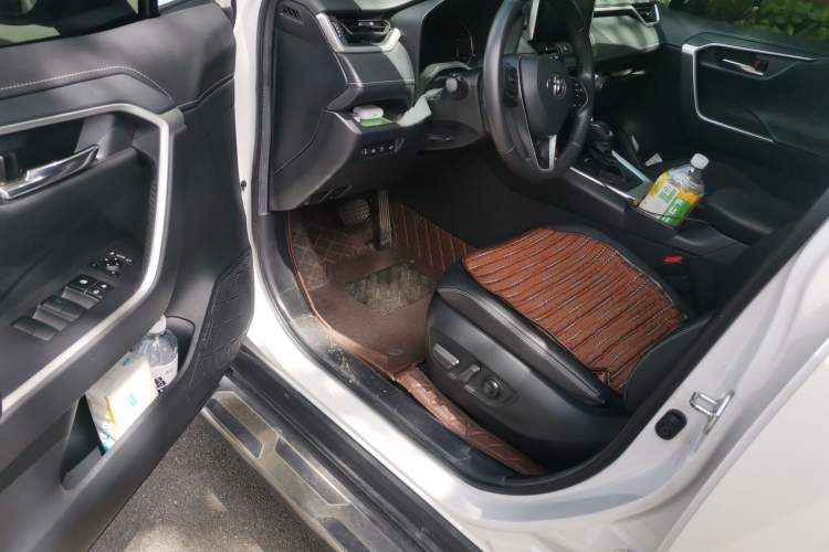 Used Toyota RAV4 2022 2.0L CVT Two-Wheel Drive Fashion Plus Edition Driver Seat