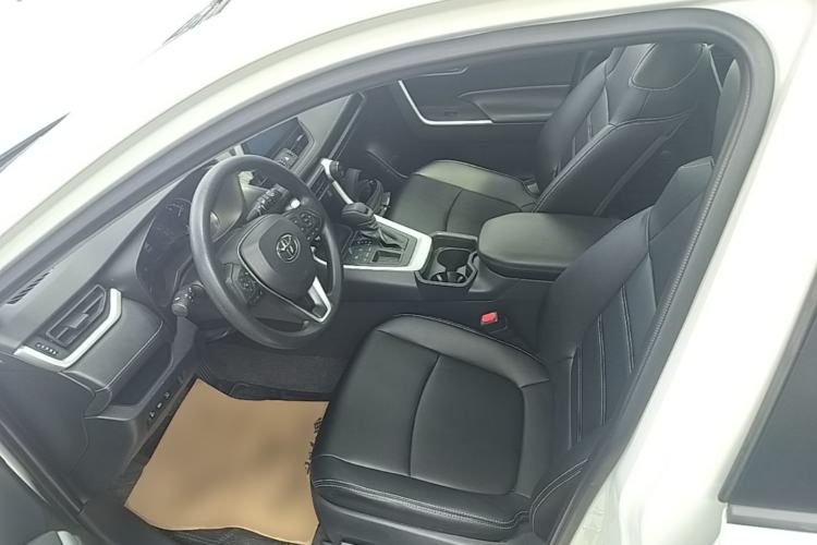 Used Toyota RAV4 2022 2.0L CVT Two-Wheel Drive Fashion Edition Driver Seat
