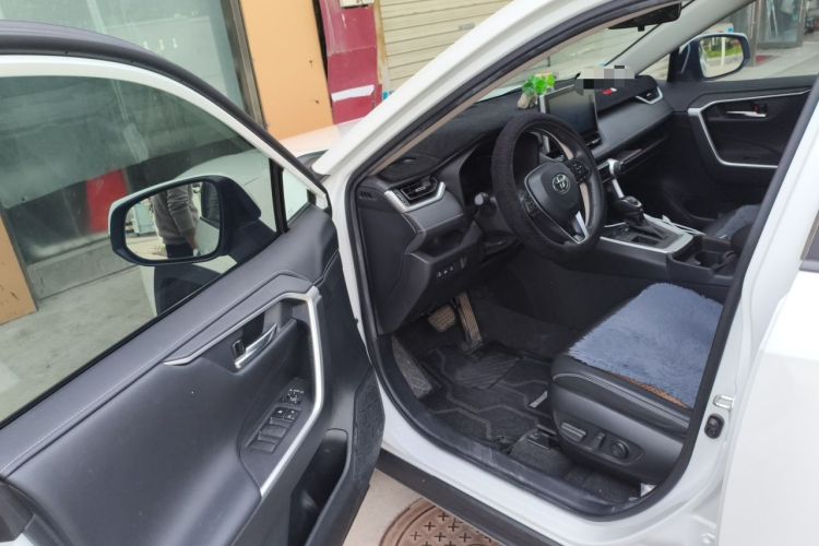 Used Toyota RAV4 2022 2.0L CVT Two-Wheel Drive Fashion Plus Edition Driver Seat