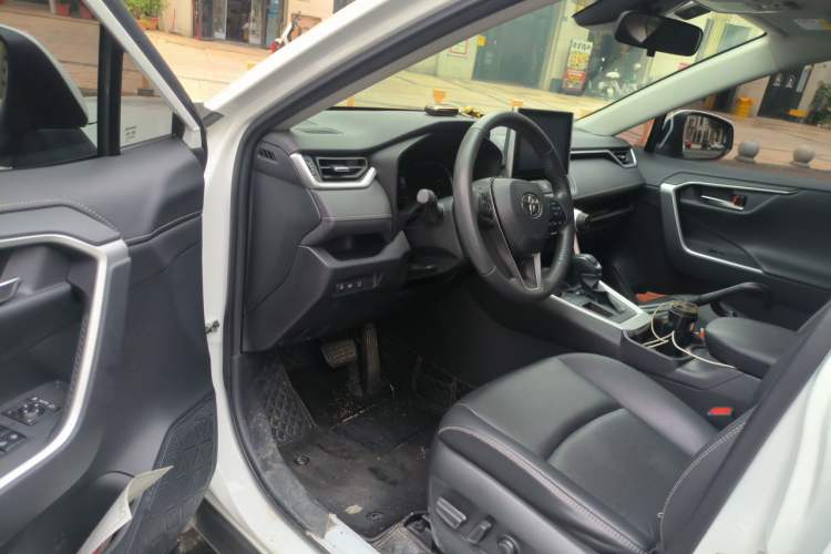 Used Toyota RAV4 2022 2.0L CVT Two-Wheel Drive Fashion Plus Edition Driver Seat