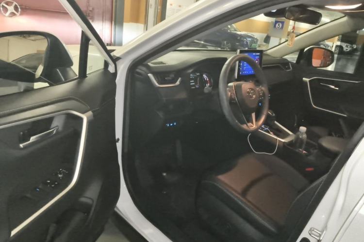 Used Toyota RAV4 2022 2.0L CVT Two-Wheel Drive Fashion Plus Edition Driver Seat