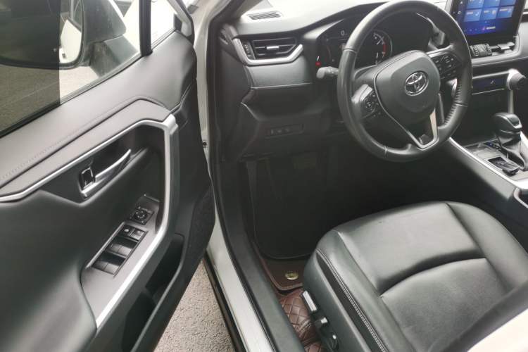 Used Toyota RAV4 2022 2.0L CVT Two-Wheel Drive Fashion Plus Edition Driver Seat
