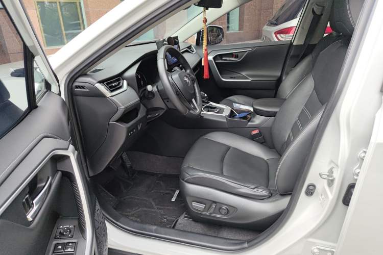 Used Toyota RAV4 2022 2.0L CVT Two-Wheel Drive Fashion Plus Edition Driver Seat