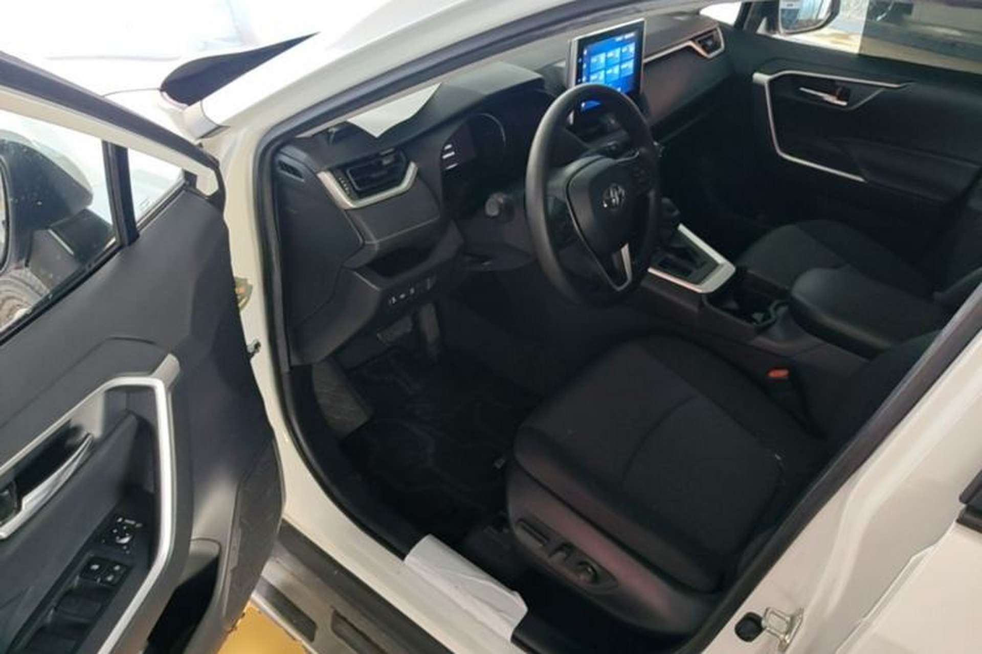 Used Toyota RAV4 2022 2.0L CVT Two-Wheel Drive Fashion Edition Driver Seat