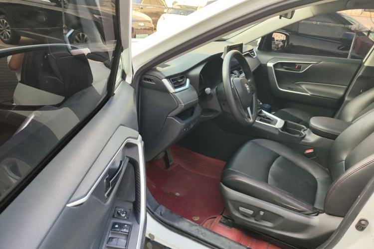 Used Toyota RAV4 2022 2.0L CVT Two-Wheel Drive Urban Edition Driver Seat