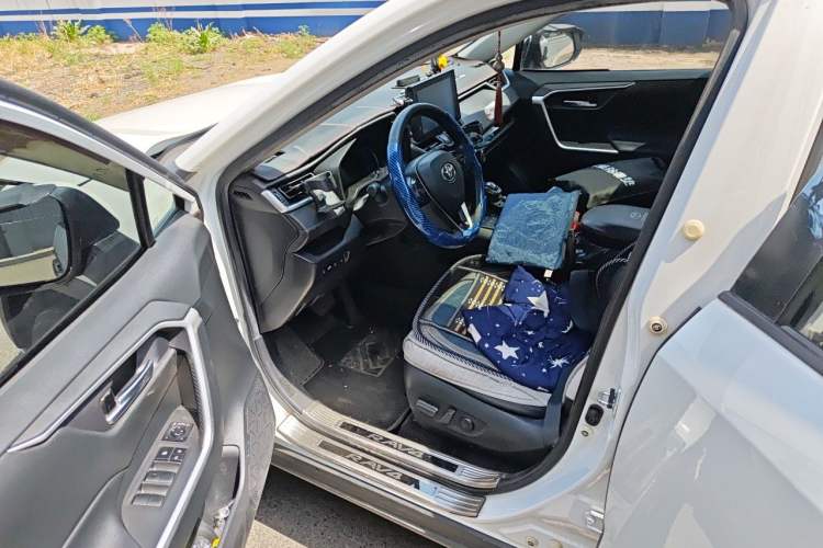 Used Toyota RAV4 2022 Dual-Engine 2.5L E-CVT Two-Wheel Drive Elite Edition Driver Seat