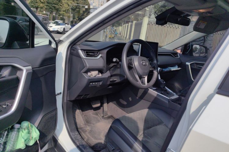 Used Toyota RAV4 2022 2.0L CVT 4x4 Style Plus Edition Driver Seat