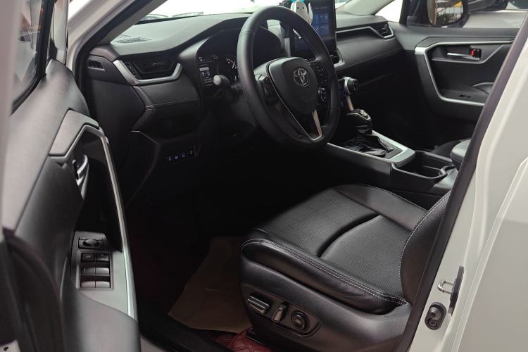 Used Toyota RAV4 2022 2.0L CVT Two-Wheel Drive Fashion Edition Driver Seat