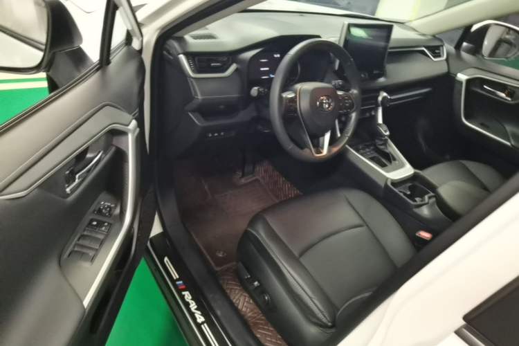 Used Toyota RAV4 2022 2.0L CVT Two-Wheel Drive Fashion Plus Edition Driver Seat