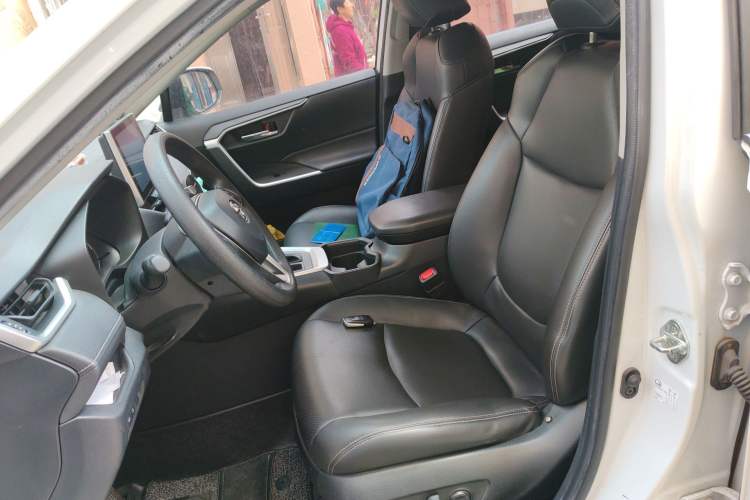 Used Toyota RAV4 2022 2.0L CVT Two-Wheel Drive Fashion Edition Driver Seat