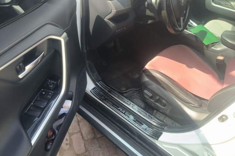Used Toyota RAV4 2022 2.0L CVT Two-Wheel Drive Fashion Plus Edition Driver Seat