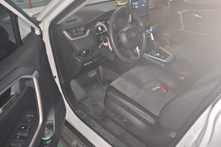 Used Toyota RAV4 2022 2.0L CVT Four-Wheel Drive Premium Edition Driver Seat