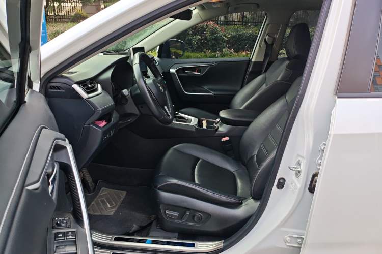Used Toyota RAV4 2022 2.0L CVT Two-Wheel Drive Fashion Plus Edition Driver Seat