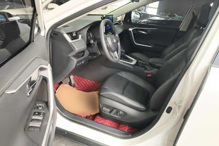 Used Toyota RAV4 2022 2.0L CVT Two-Wheel Drive Fashion Plus Edition Driver Seat