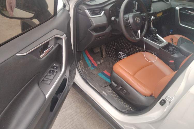 Used Toyota RAV4 2022 Dual-Engine 2.5L E-CVT Two-Wheel Drive Elite Edition Driver Seat