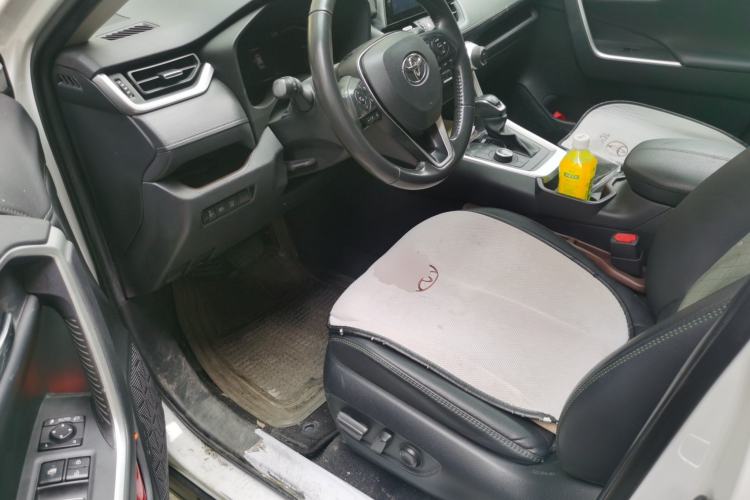 Used Toyota RAV4 2022 2.0L CVT Four-Wheel Drive Premium Edition Driver Seat