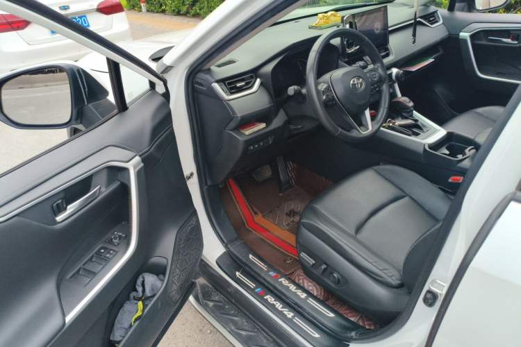 Used Toyota RAV4 2022 2.0L CVT Two-Wheel Drive Fashion Plus Edition Driver Seat