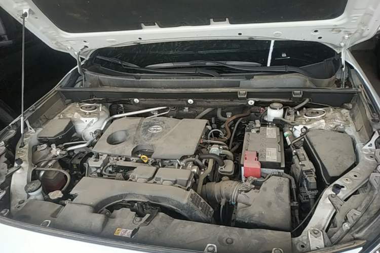Used Toyota RAV4 2022 2.0L CVT Two-Wheel Drive Fashion Edition Engine Bay