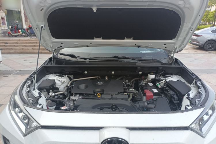 Used Toyota RAV4 2022 2.0L CVT Two-Wheel Drive Fashion Edition Engine Bay