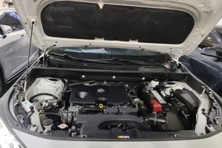 Used Toyota RAV4 2022 2.0L CVT Two-Wheel Drive Fashion Edition Engine Bay