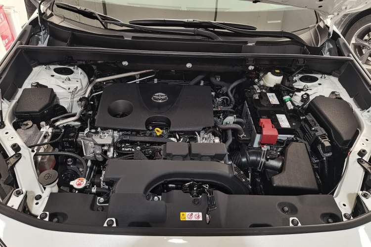 Used Toyota RAV4 2022 2.0L CVT Two-Wheel Drive Fashion Edition Engine Bay