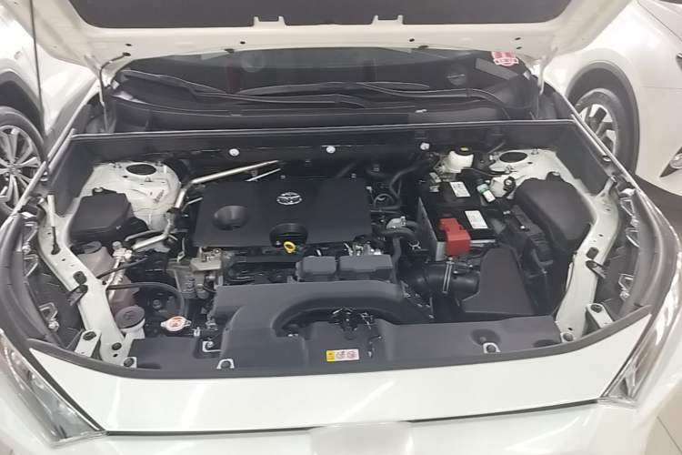 Used Toyota RAV4 2022 2.0L CVT Two-Wheel Drive Fashion Edition Engine Bay