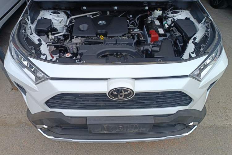 Used Toyota RAV4 2022 2.0L CVT Two-Wheel Drive Fashion Edition Engine Bay