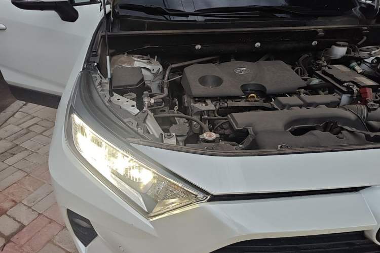 Used Toyota RAV4 2022 2.0L CVT Two-Wheel Drive Fashion Edition Engine Bay Right