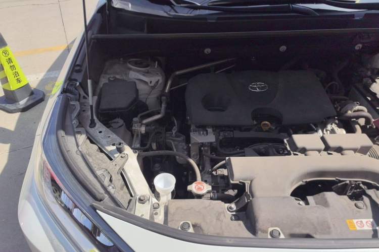 Used Toyota RAV4 2022 2.0L CVT Two-Wheel Drive Fashion Edition Engine Bay Right