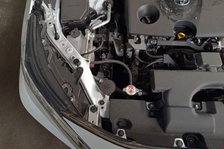 Used Toyota RAV4 2022 2.0L CVT Two-Wheel Drive Fashion Edition Engine Bay Right