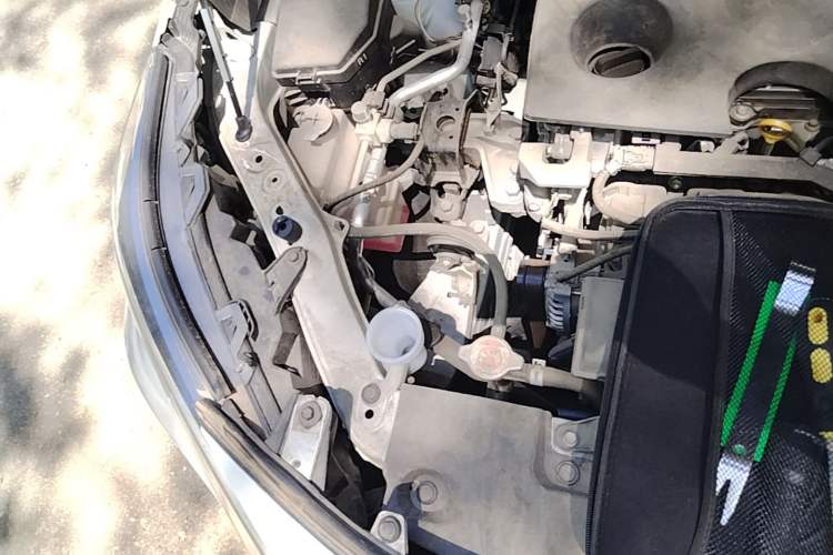 Used Toyota RAV4 2022 2.0L CVT Two-Wheel Drive Fashion Edition Engine Bay Right