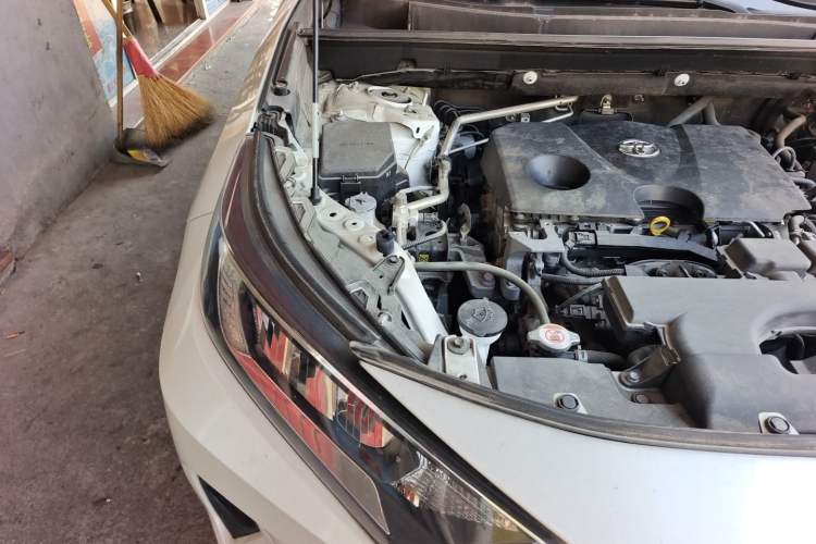 Used Toyota RAV4 2022 2.0L CVT Two-Wheel Drive Fashion Edition Engine Bay Right