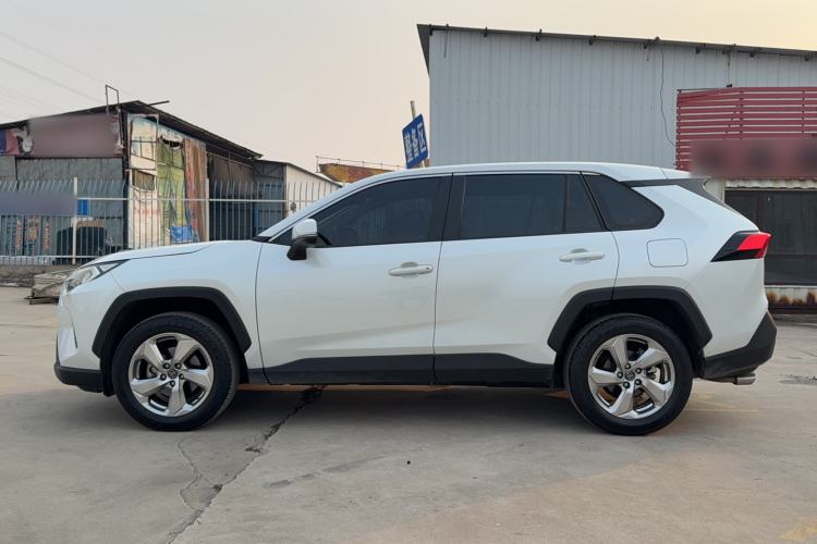 Used Toyota RAV4 2022 2.0L CVT Two-Wheel Drive Fashion Edition Exterior 1