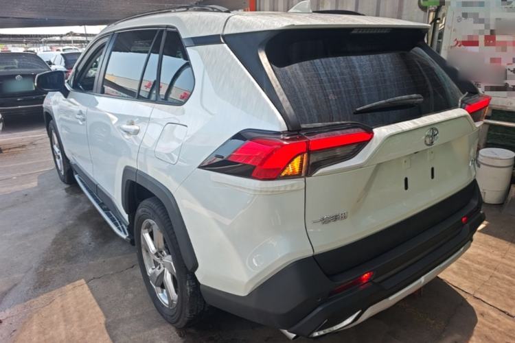 Used Toyota RAV4 2022 2.0L CVT Two-Wheel Drive Fashion Edition Exterior 2
