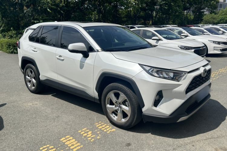 Used Toyota RAV4 2022 2.0L CVT Two-Wheel Drive Fashion Plus Edition Exterior 2