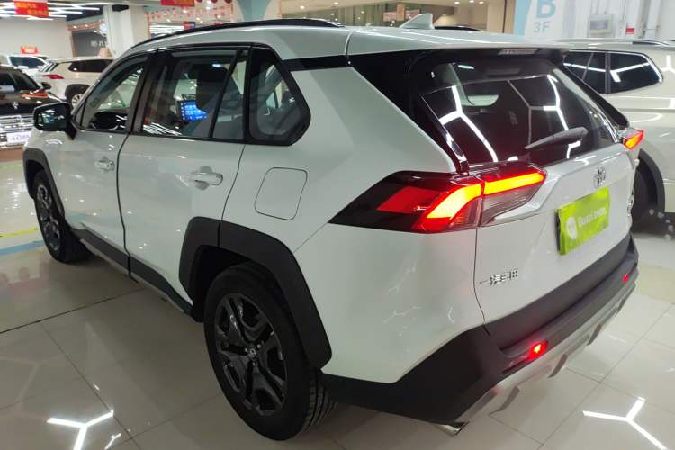 Used Toyota RAV4 2022 2.0L CVT Four-Wheel Drive Premium Edition Exterior 2