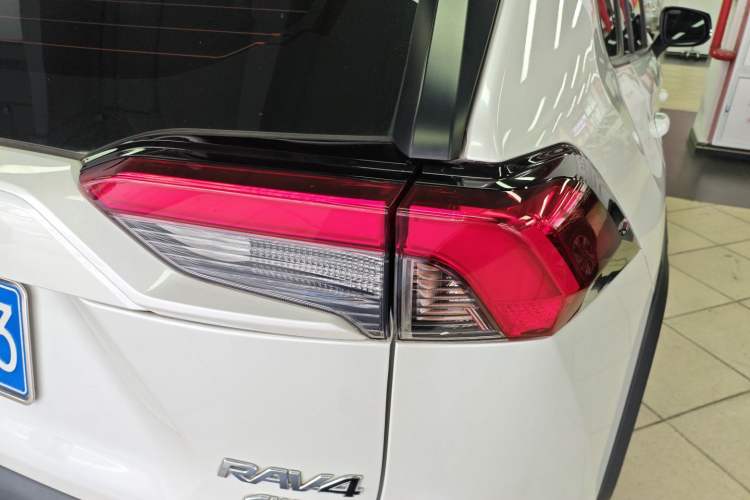 Used Toyota RAV4 2022 2.0L CVT 4x4 Style Plus Edition Exterior 3