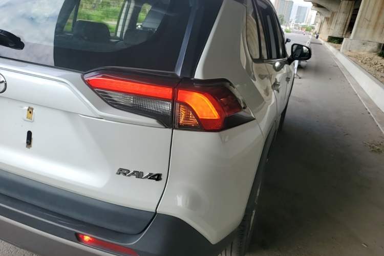 Used Toyota RAV4 2022 2.0L CVT Two-Wheel Drive Fashion Plus Edition Exterior 3