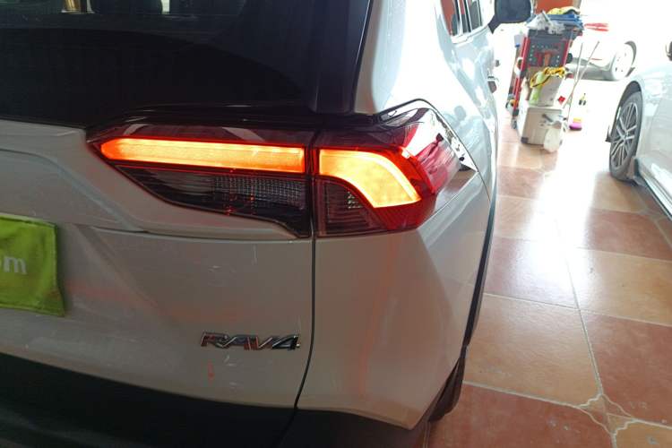 Used Toyota RAV4 2022 2.0L CVT Two-Wheel Drive Fashion Edition Exterior 3
