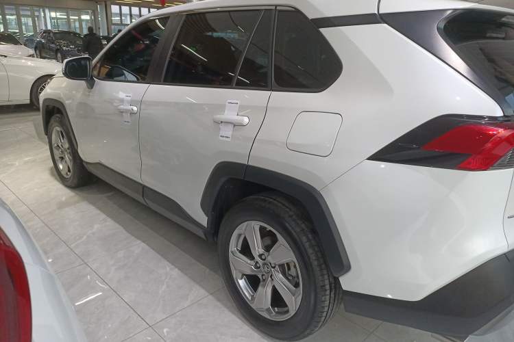 Used Toyota RAV4 2022 2.0L CVT Two-Wheel Drive Fashion Plus Edition Exterior 3