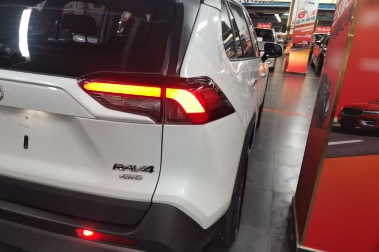 Used Toyota RAV4 2022 2.0L CVT Two-Wheel Drive Fashion Plus Edition Exterior 3