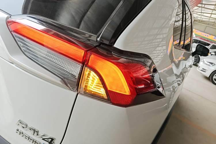 Used Toyota RAV4 2022 Dual-Engine 2.5L E-CVT Four-Wheel Drive Flagship Edition Exterior 3